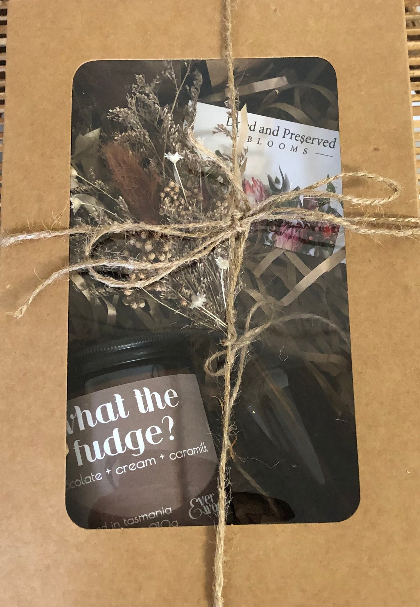Gift Set - Bottle Baby posy + Everwood Candle What the Fudge