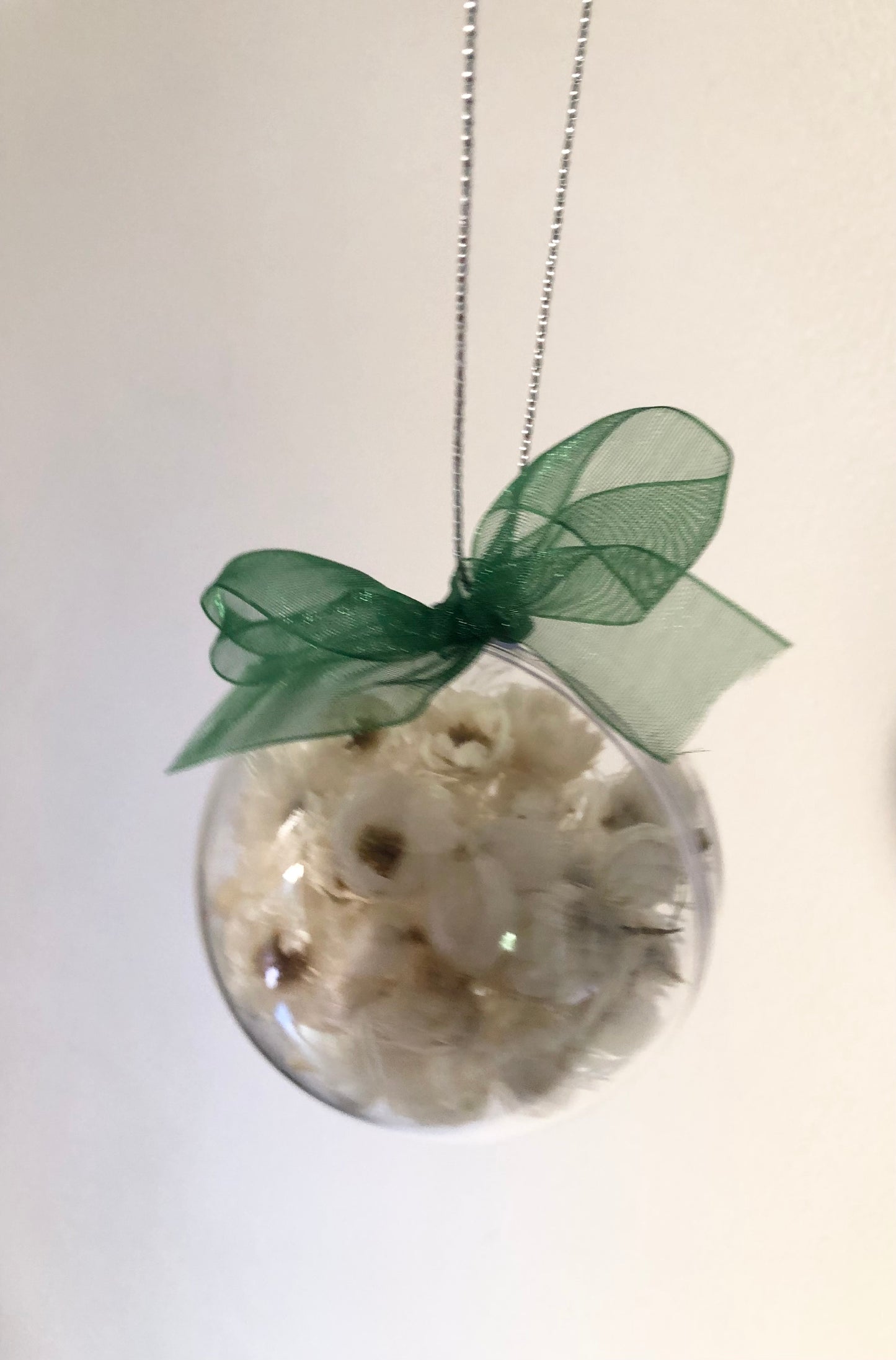 Christmas Bauble 6cm white daisies green ribbon