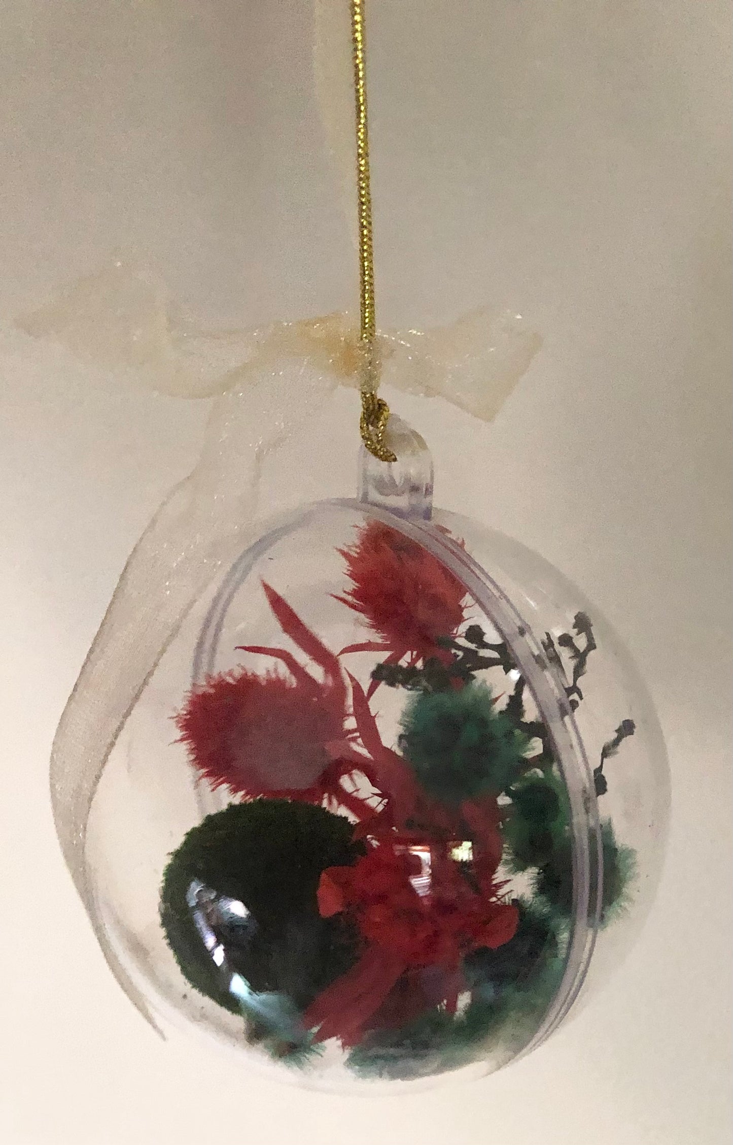 Christmas Bauble 6cm red & green sea holly