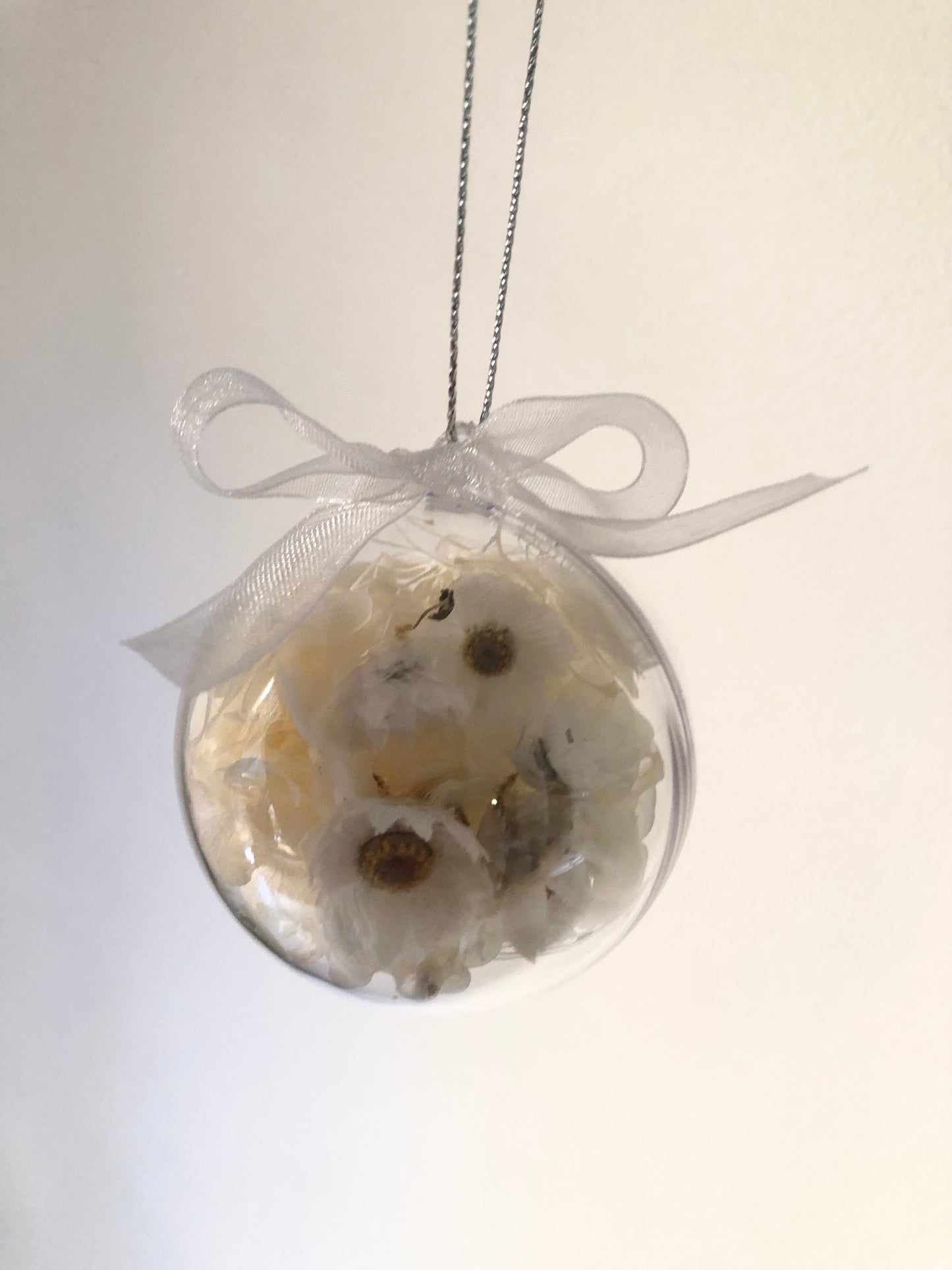 Christmas Bauble 6cm white foliage and dried daisies silver ribbon