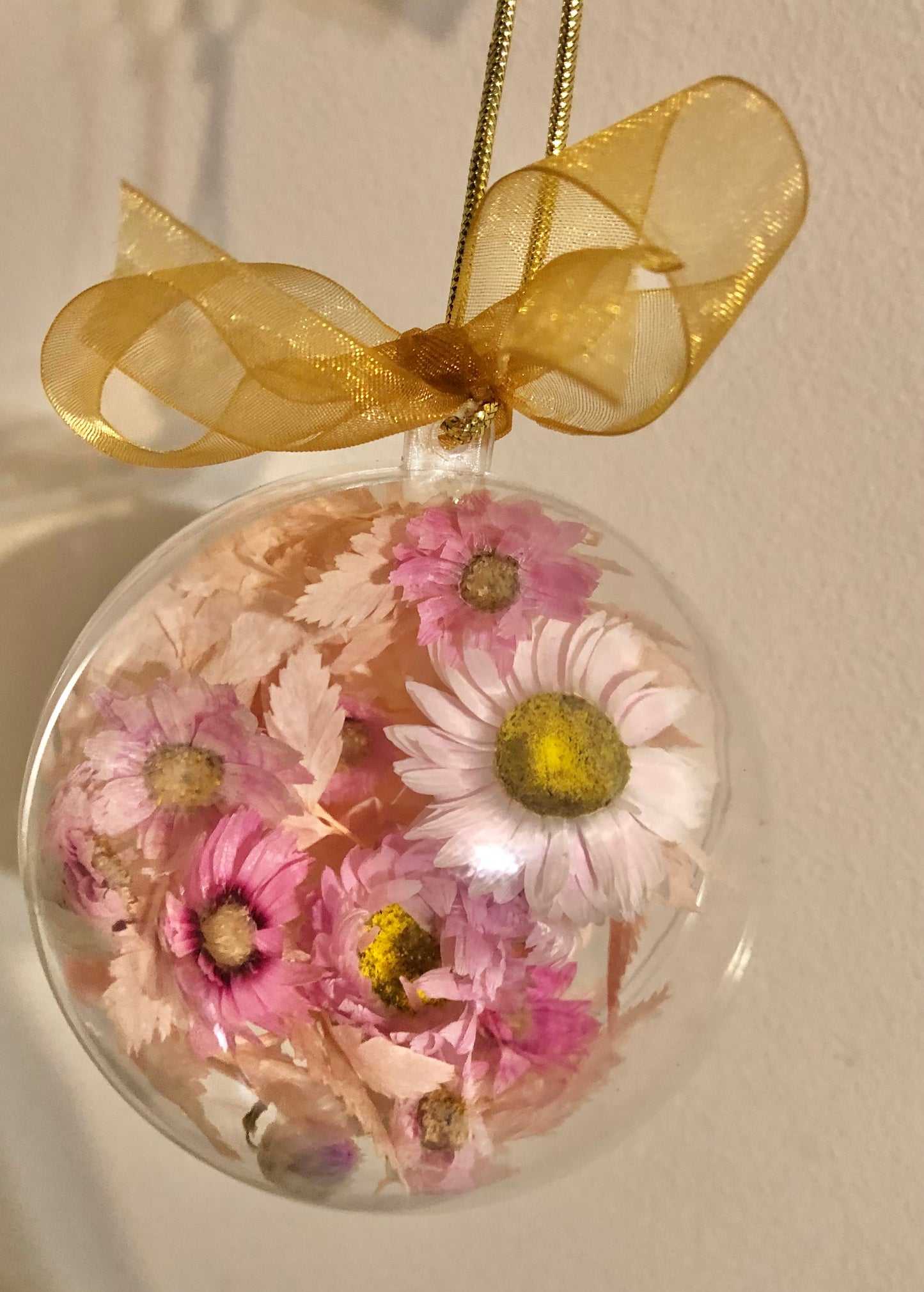 Christmas Bauble 8cm Pink Daisy Gold